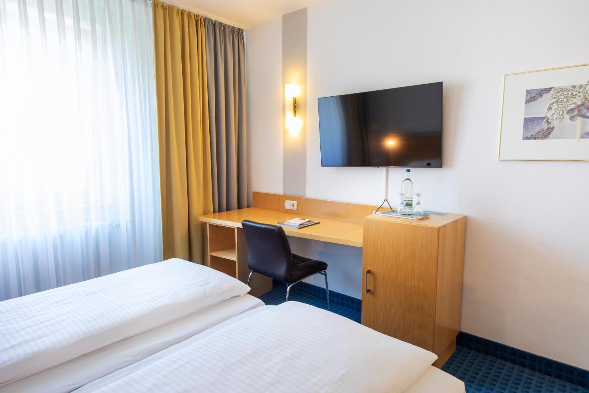 Achat Hotel Suhl Bagian luar foto