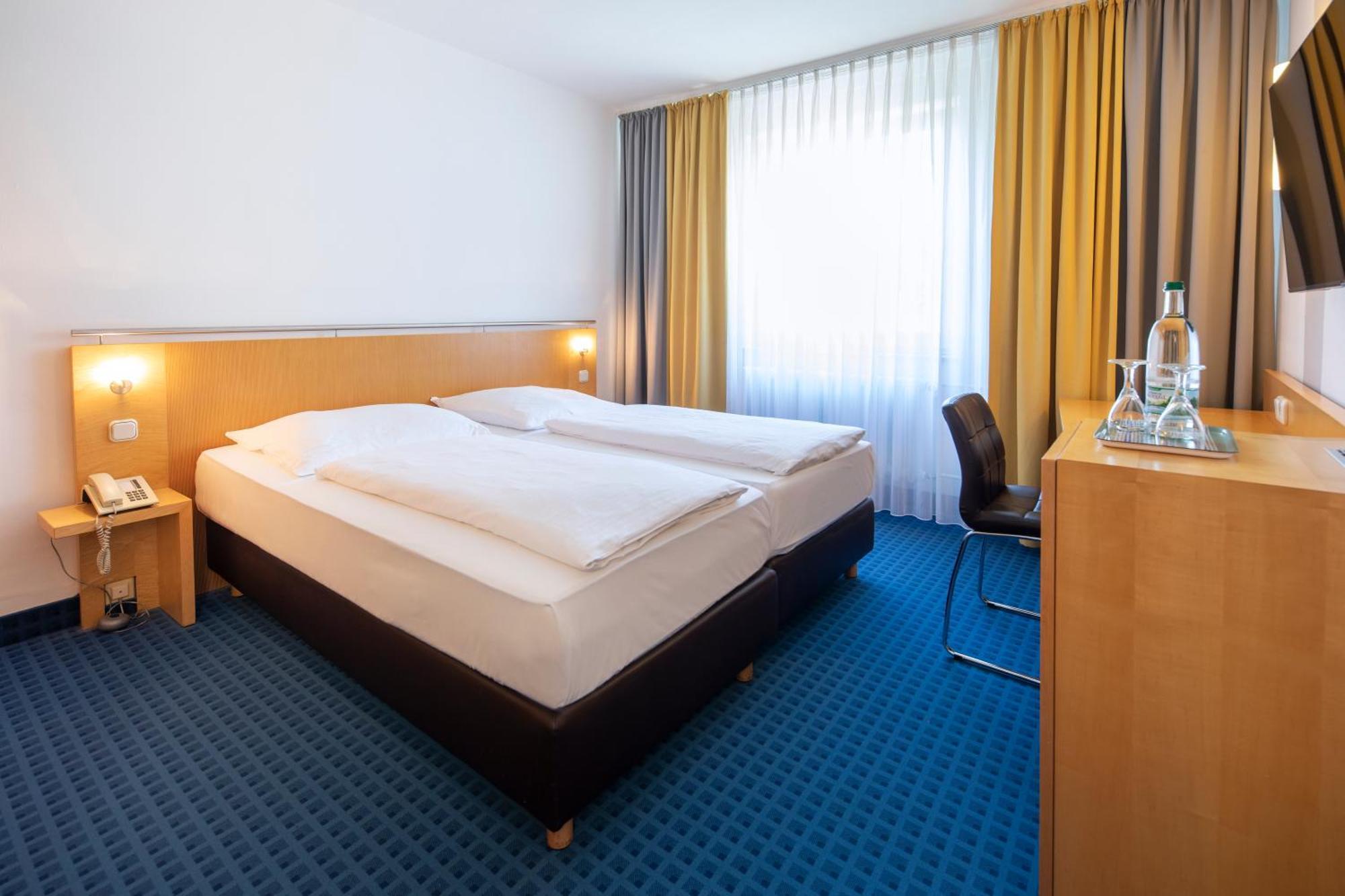 Achat Hotel Suhl Bagian luar foto