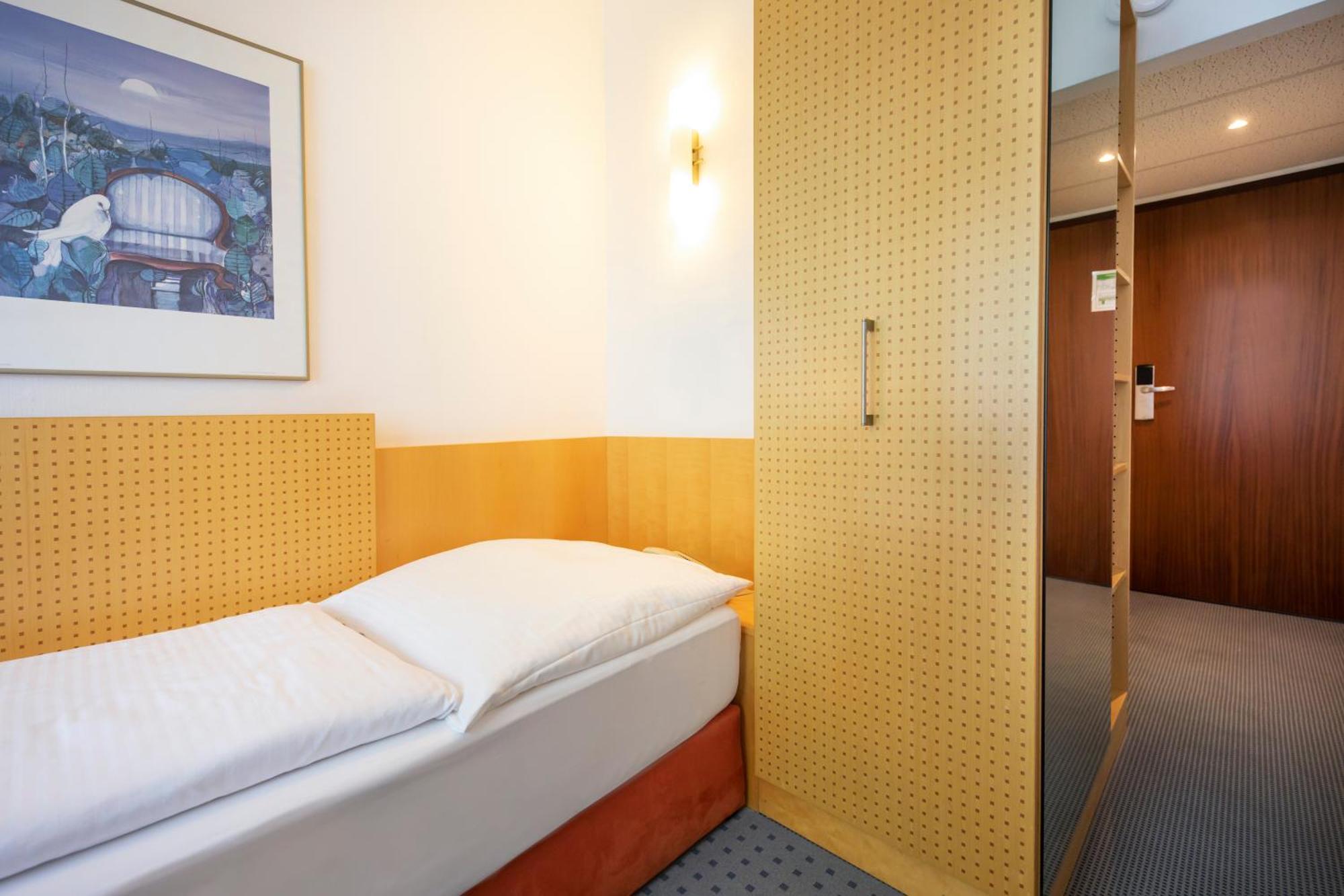 Achat Hotel Suhl Bagian luar foto