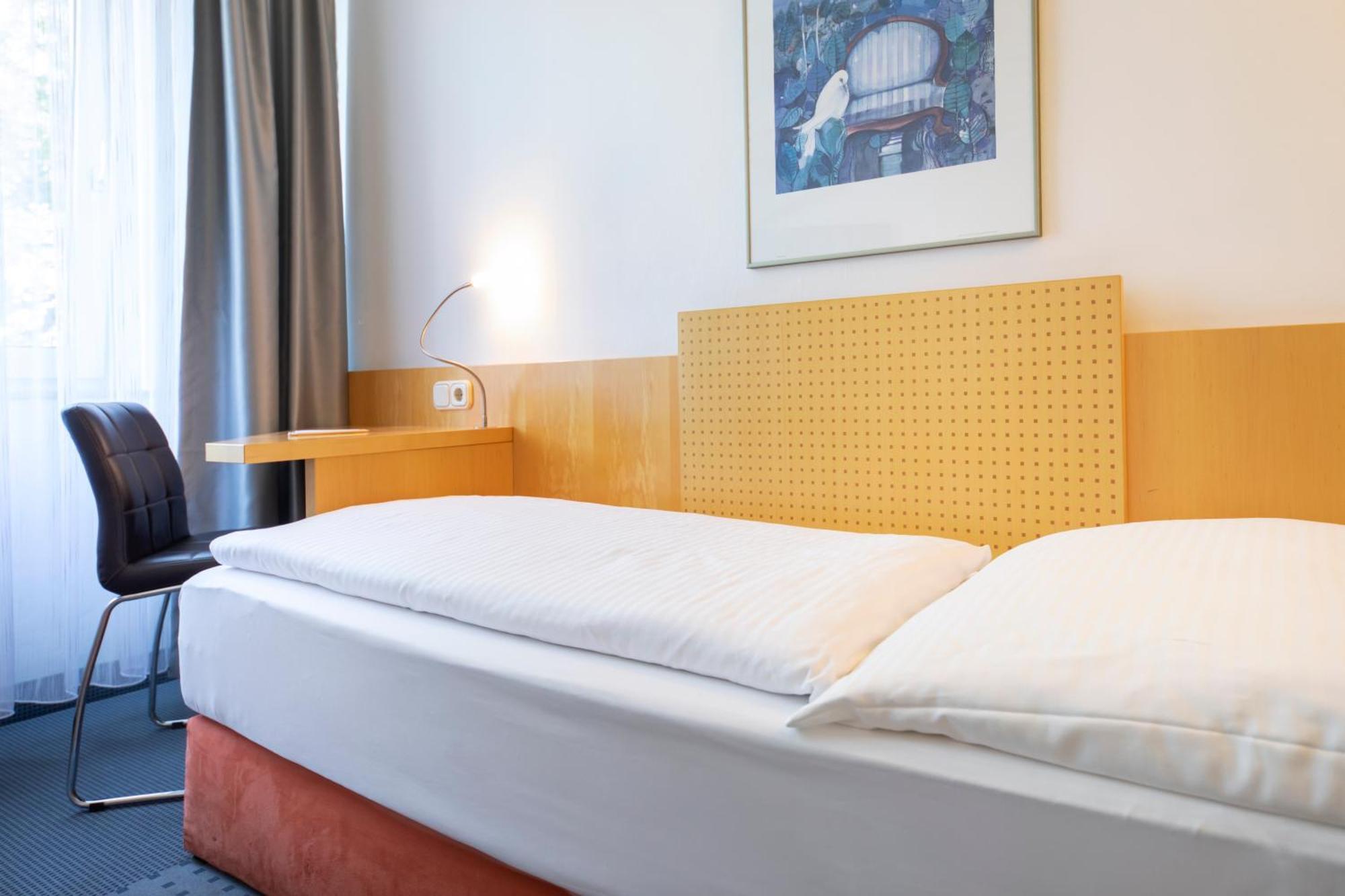 Achat Hotel Suhl Bagian luar foto