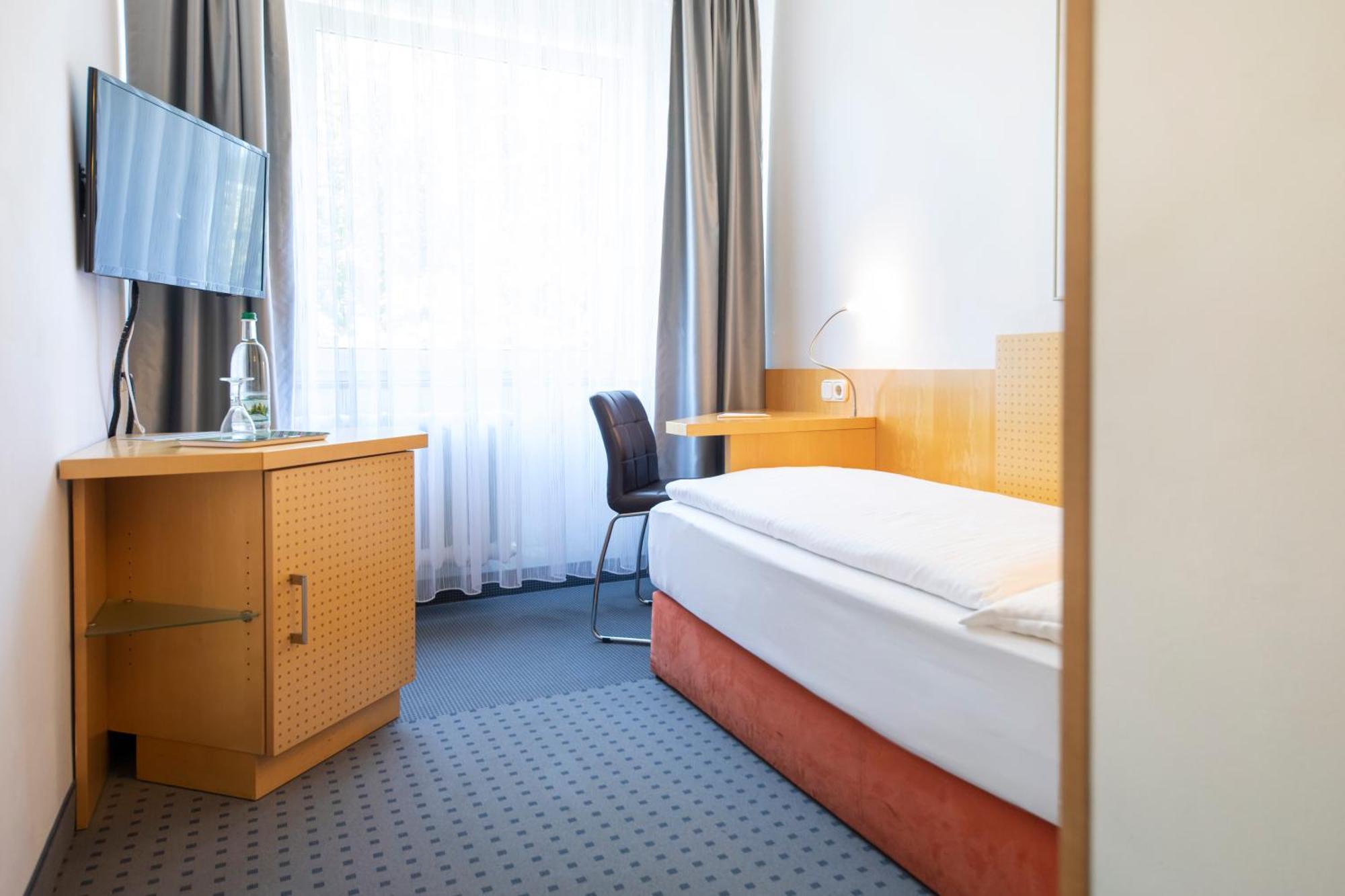 Achat Hotel Suhl Bagian luar foto